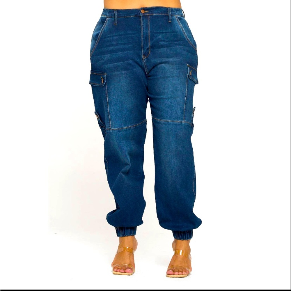 Woman’s Cargo Jeans